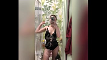 J’aime prendre mon téléphone et me prendre en photos ou vidéo quand je sors