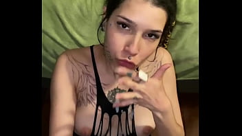 Rabuda rebolando e gemendo na piroca