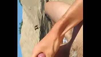 Walenie Konia Na Plaży thumbnail