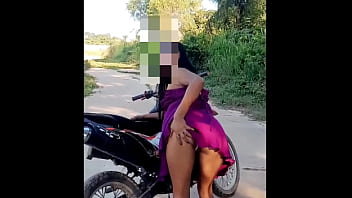 Esposa infiel se deja follar en el monte