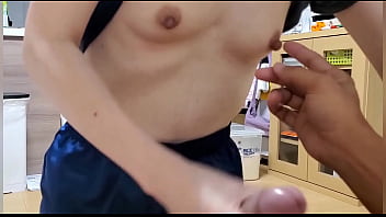 世界一の極上手コキ熟女貧乳主婦。