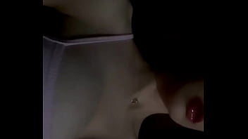 Me gusta tocarme las tetas yo solita