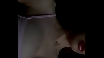 Me gusta tocarme las tetas yo solita