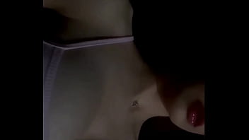 Me gusta tocarme las tetas yo solita