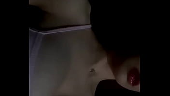 Me gusta tocarme las tetas yo solita