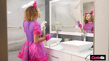 Spinner cum drain goes trick or treating for creampie