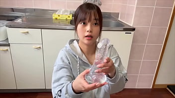 ディルドでオナニー。臭いおまんこ舐めて欲しいな 3日間洗ってない女子大生おまんこ。