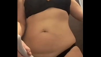 Je joue avec mon vibro en cabine j'avais trop envie