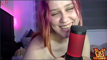 Esta gordita pelirroja mama delicioso su dildo necesita verga