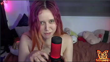 Esta gordita pelirroja mama delicioso su dildo necesita verga