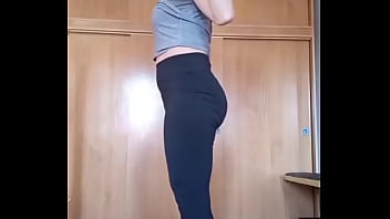 Puta con calzas en el gym