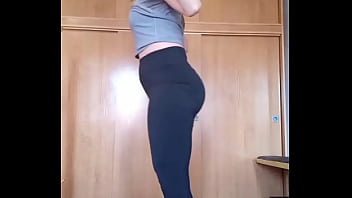 Puta con calzas en el gym