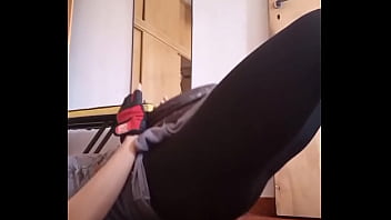 Puta con calzas en el gym