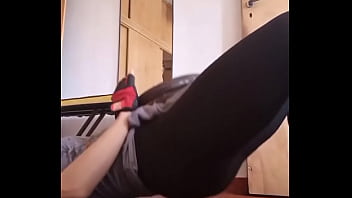 Puta con calzas en el gym