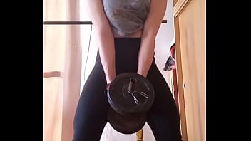 Puta con calzas en el gym