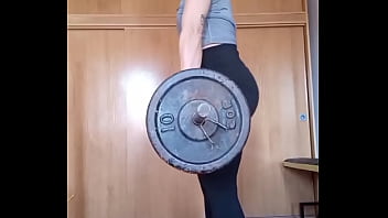 Puta con calzas en el gym