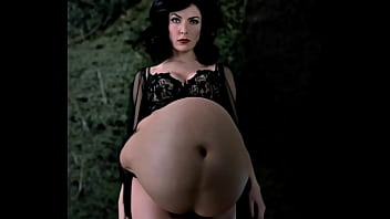 Comparação de modelo de revista com modelo plus size