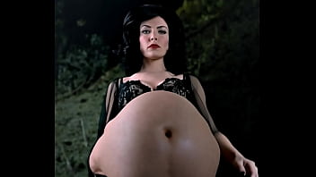 Comparação de modelo de revista com modelo plus size