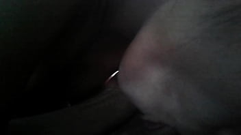 เลียหีเธอแล้วเอาควยให้อมและดูดกินน้ำเงี่ยนบนหัวควยของฉัน