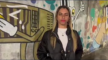 Esposa dando pro amigo do corno na praia Esposa dando pro amigo do corno na praia