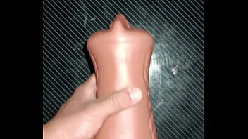 Anal intenso y mamada de juguete del ano a la boca