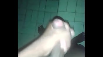 Moreno Se Soba La Verga En El Baño Uff thumbnail