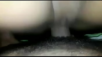 Brincando com o namorado gozando no pau dele