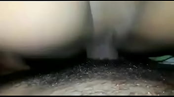 Brincando com o namorado gozando no pau dele