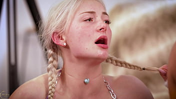 Le duo lesbien avec la blonde à gros seins anaïs delikaltess se transforme en trio avec gael braga