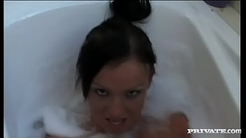 Dj wants to fuck a man in the bathtub and gets her wish
