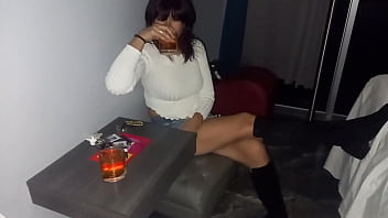 Follando en un hotel con mi secretaria le prometi un aumento de sueldo