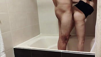 Yo sólo quería depilarme la conchita en la bañera