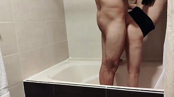 Yo sólo quería depilarme la conchita en la bañera Yo sólo quería depilarme la conchita en la bañera