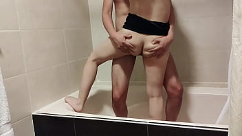 Yo sólo quería depilarme la conchita en la bañera