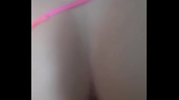 Fiquei mostrando a bucetinha pra um cara no marcado e depois ele foi na minha casa arregaça minha bucetinha