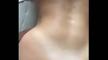 Cachonda follando amiga vino de visita y tiene grande el toto