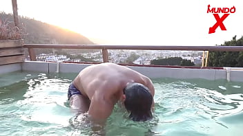 Hombre de rescate se folla a 2 turistas