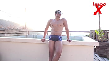 Hombre de rescate se folla a 2 turistas