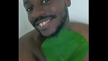 Similar to the human flower arse vase the human green leaf arse vase 4