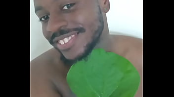 Similar to the human flower arse vase the human green leaf arse vase 4