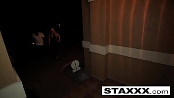 Hot babe gets z big black cock