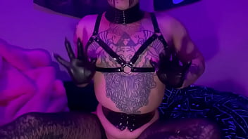 Alt Trans Model Claws & Scratches Herself With Sharp Clawed Majesty Black Gloves thumbnail
