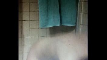 Teen fingers her pussy from an old computer