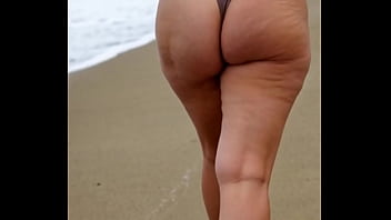 Huge ass thick girls walking compilation 6 ai
