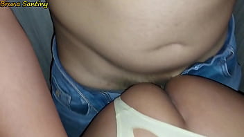 Ela estava louca por rola e pediu pro corno levar no buraco da glória