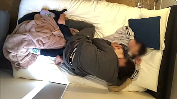 彼女との同棲生活風景。朝起きてダラダラしながら彼女とえっちしてしまいました。