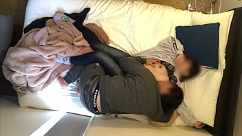 彼女との同棲生活風景。朝起きてダラダラしながら彼女とえっちしてしまいました。