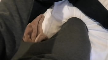 彼女との同棲生活風景。朝起きてダラダラしながら彼女とえっちしてしまいました。