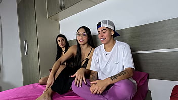 Com duas novatas na cama entrou a terceira e o camera aí virou orgia bibi mendes cristal ortega completo no red