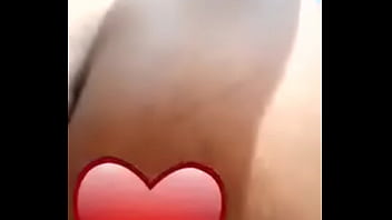 Elle remue sasses fesses